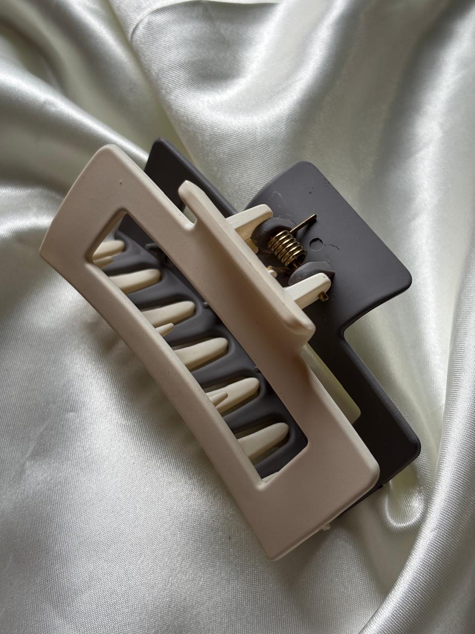 Pinteresty Two Tone Claws Hair Clutch