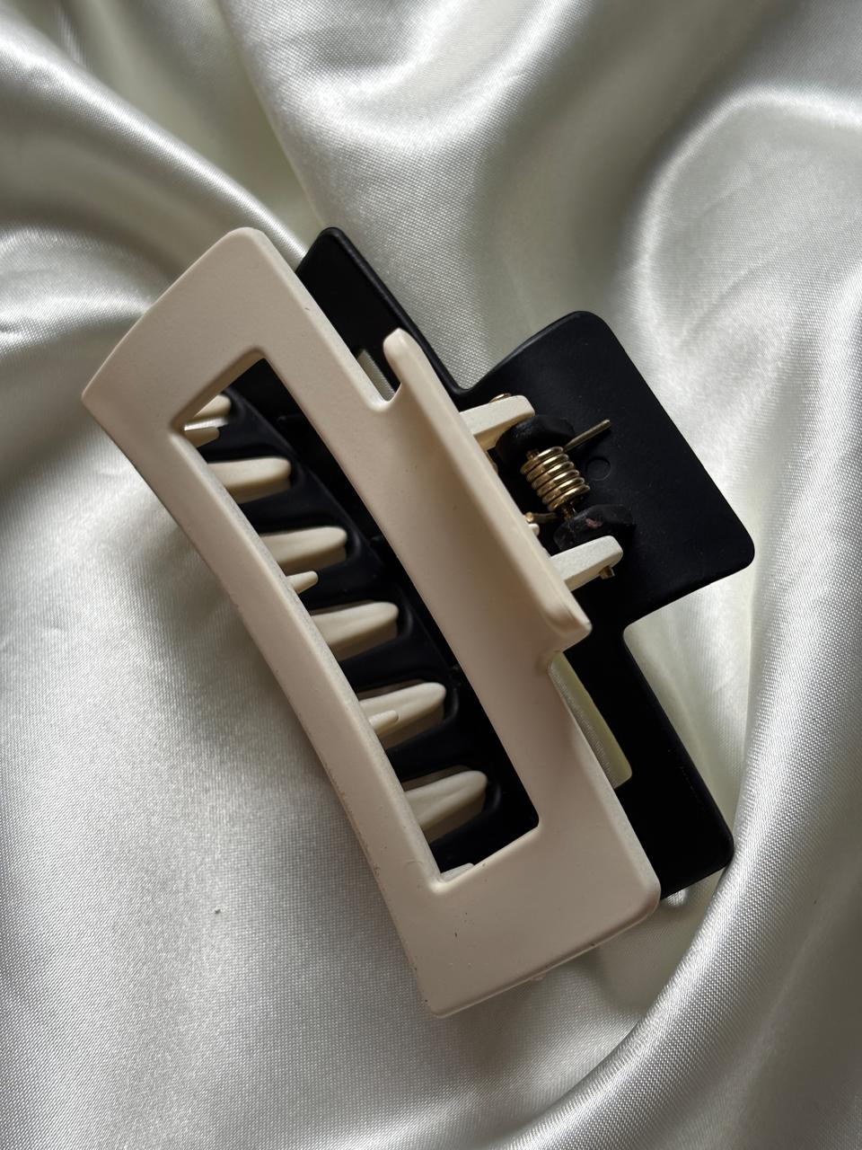 Pinteresty Two Tone Claws Hair Clutch