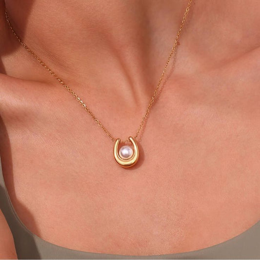 Curve Pearl Neckchain