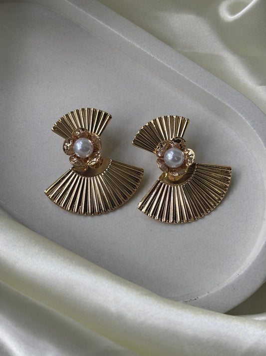 Bold Aura Earrings