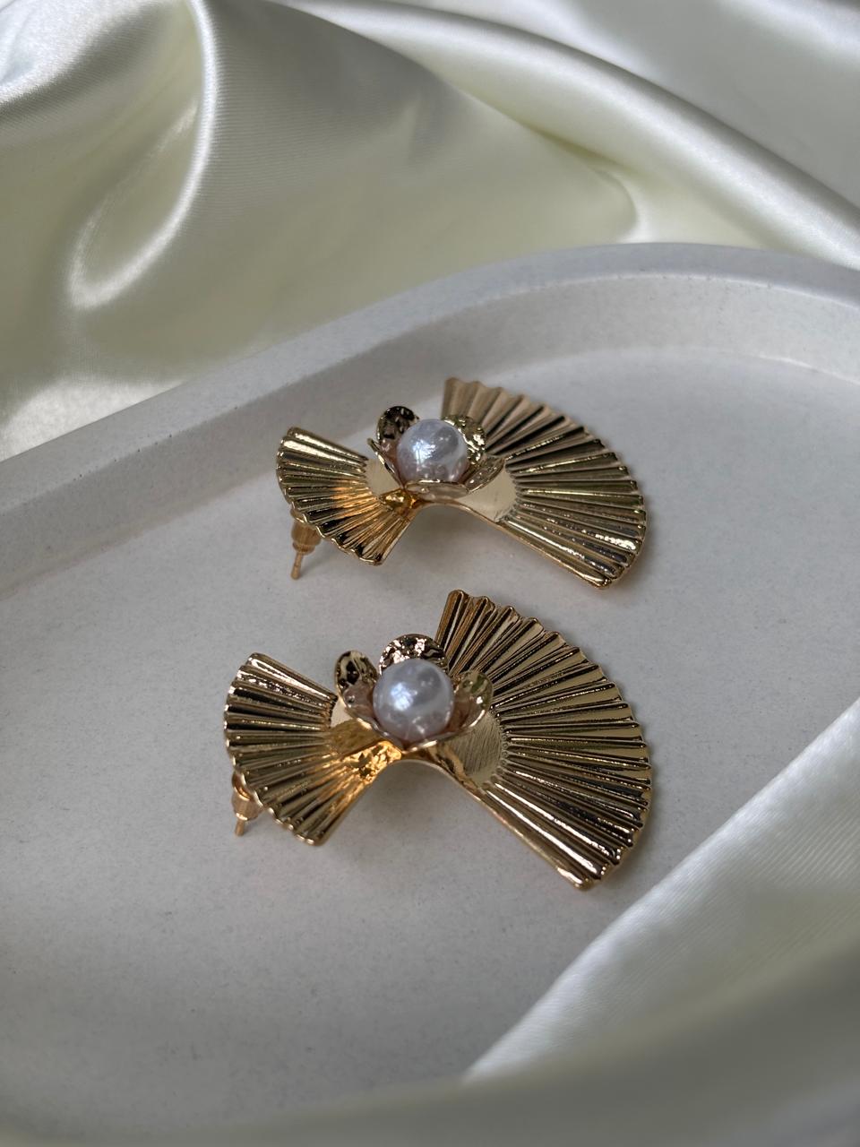 Bold Aura Earrings