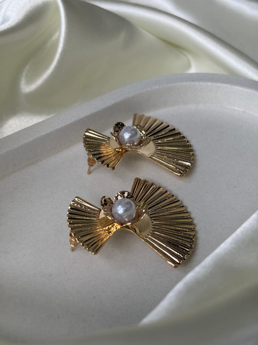 Bold Aura Earrings