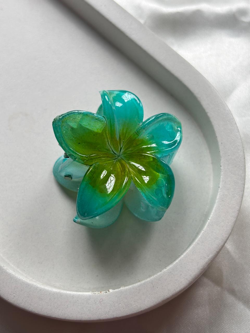 Mini Flower Claws Clutch