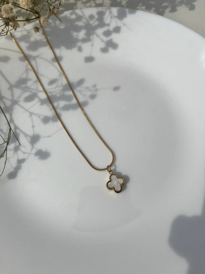 Stainless Steel B&W Clover Pendant Neckchain