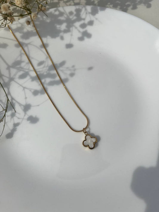 Stainless Steel B&W Clover Pendant Neckchain